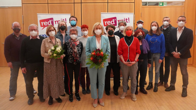 Der neugewählte Vorstand: Doris Rauscher (Vors.); Magdalena Wagner, Josef Mittermeier, Albert Hingerl (stellv. Vors.), Cornelia Gütlich (Schriftführerin), Markus Brennhäußer (Kassier) & die 15 Beisitzer:innen